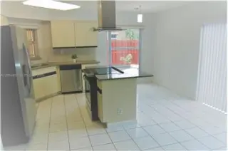 Propiedad en alquiler con 3 dormitorios y 2 baños en Miami