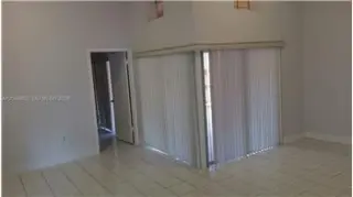 Propiedad en alquiler con 3 dormitorios y 2 baños en Miami