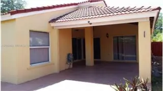 Propiedad en alquiler con 3 dormitorios y 2 baños en Miami
