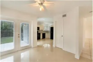 Propiedad en alquiler con 3 dormitorios y 2.5 baños en Miami