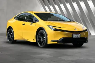 Toyota Prius 2025 AWD Nightshade 4p Hatchback