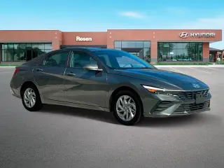 Hyundai ELANTRA 2024 SEL 4p Sedan