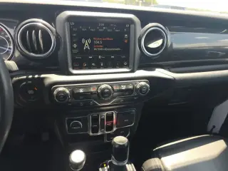 Jeep Wrangler 2023 4x4 Sahara SUV 4p