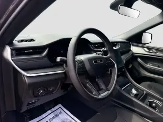 Jeep Grand Cherokee L 2025 4x2 Laredo 4p SUV