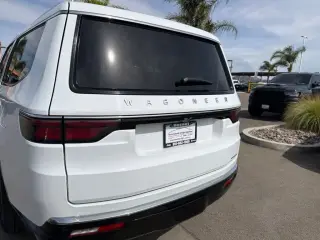 Jeep Wagoneer L 2024 4x2 Serie II SUV 4p.