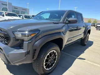 Toyota Tacoma 2025 4x4 TRD Sport HV 4p Doble Cabina 5.0 ft CB