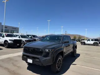 Toyota Tacoma 2025 4x4 TRD Sport HV 4p Doble Cabina 5.0 ft CB