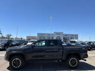 Toyota Tacoma 2025 4x4 TRD Sport HV 4p Doble Cabina 5.0 ft CB