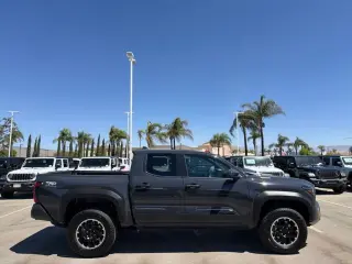 Toyota Tacoma 2025 4x4 TRD Sport HV 4p Doble Cabina 5.0 ft CB