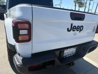 Jeep Gladiator 2025 4x4 Big Bear 4dr Crew Cab 5.0 ft. SB