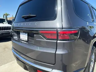 Jeep Wagoneer 2023 4x4 4p SUV