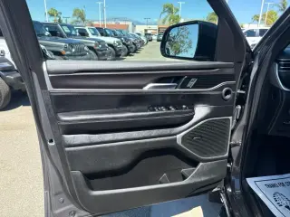 Jeep Wagoneer 2023 4x4 4p SUV
