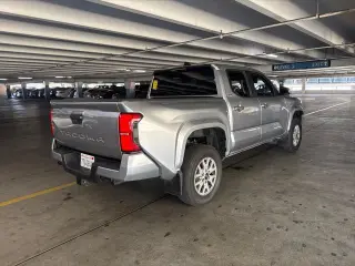 Toyota Tacoma 2025 4x2 SR5 4p Cab Doble 5.0 pies SB