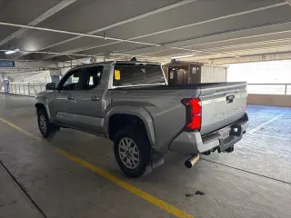 Toyota Tacoma 2025 4x2 SR5 4p Cab Doble 5.0 pies SB