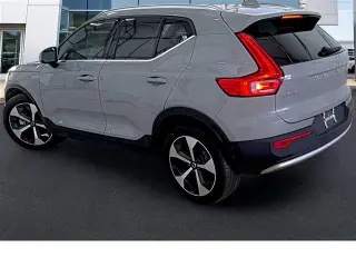 Volvo XC40 2025 AWD B5 Plus Bright Theme 4p SUV