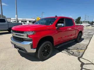 Chevrolet Silverado 1500 2021 4x4 LT 4p. Camioneta de cabina completa 5.8 pies cúbicos con 1LT
