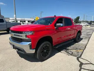 Chevrolet Silverado 1500 2021 4x4 LT 4p. Camioneta de cabina completa 5.8 pies cúbicos con 1LT