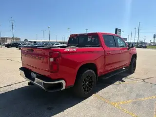 Chevrolet Silverado 1500 2021 4x4 LT 4p. Camioneta de cabina completa 5.8 pies cúbicos con 1LT