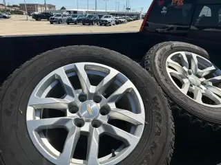 Chevrolet Silverado 1500 2021 4x4 LT 4p. Camioneta de cabina completa 5.8 pies cúbicos con 1LT