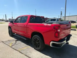 Chevrolet Silverado 1500 2021 4x4 LT 4p. Camioneta de cabina completa 5.8 pies cúbicos con 1LT