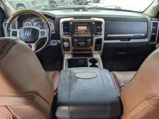 Ram 1500 2015 4x4 Laramie Limited 4dr Crew Cab 5.5 ft. SB Pickup (lanzamiento a mitad de año)