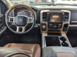 Ram 1500 2015 4x4 Laramie Limited 4dr Crew Cab 5.5 ft. SB Pickup (lanzamiento a mitad de año)