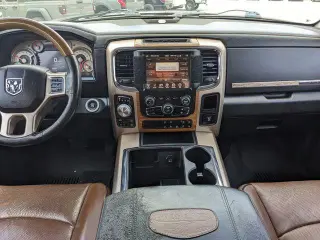 Ram 1500 2015 4x4 Laramie Limited 4dr Crew Cab 5.5 ft. SB Pickup (lanzamiento a mitad de año)