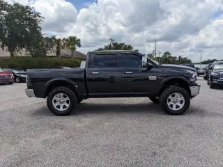 Ram 1500 2015 4x4 Laramie Limited 4dr Crew Cab 5.5 ft. SB Pickup (lanzamiento a mitad de año)