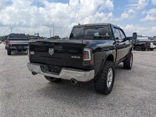 Ram 1500 2015 4x4 Laramie Limited 4dr Crew Cab 5.5 ft. SB Pickup (lanzamiento a mitad de año)