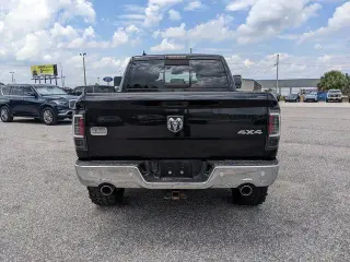 Ram 1500 2015 4x4 Laramie Limited 4dr Crew Cab 5.5 ft. SB Pickup (lanzamiento a mitad de año)
