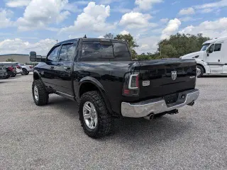 Ram 1500 2015 4x4 Laramie Limited 4dr Crew Cab 5.5 ft. SB Pickup (lanzamiento a mitad de año)