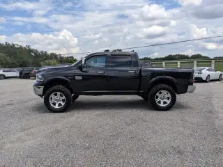 Ram 1500 2015 4x4 Laramie Limited 4dr Crew Cab 5.5 ft. SB Pickup (lanzamiento a mitad de año)