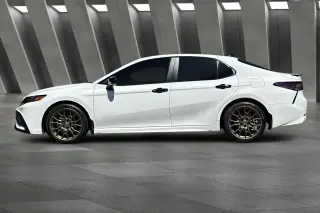 Toyota Camry Hybrid 2024 SE 4p Sedan