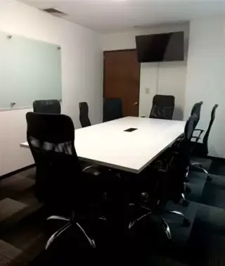 Sala de juntas con servicios