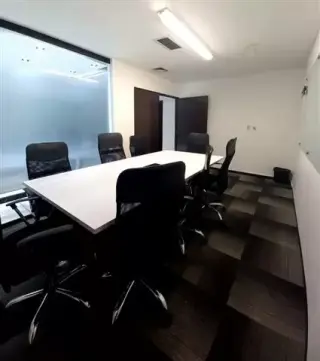 Sala de juntas con servicios
