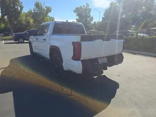 Toyota Tundra 2023 4x2 SR5 4p CrewMax Cab Pickup SB