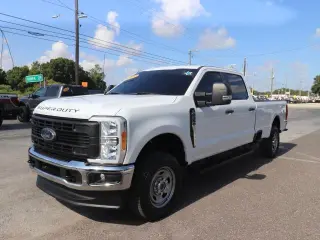 Ford F-350 Super Duty 2023 4x4 XL 4dr Crew Cab 6.8 ft. SB SRW Pickup