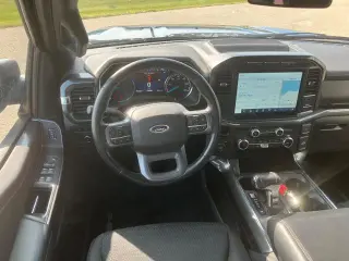 Ford F-150 2022 4x4 XLT 4p SuperCrew 5.5 ft. CA