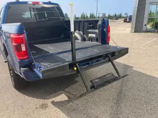 Ford F-150 2022 4x4 XLT 4p SuperCrew 5.5 ft. CA