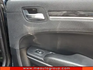 Chrysler 300 2019 AWD Touring 4p Sedan