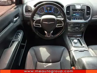 Chrysler 300 2019 AWD Touring 4p Sedan