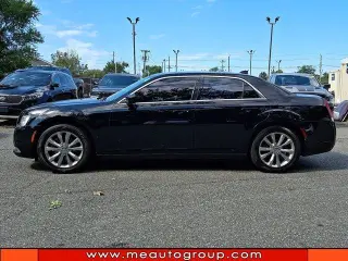 Chrysler 300 2019 AWD Touring 4p Sedan