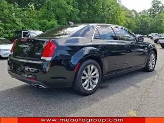 Chrysler 300 2019 AWD Touring 4p Sedan