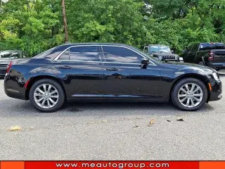 Chrysler 300 2019 AWD Touring 4p Sedan