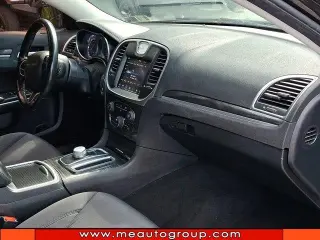 Chrysler 300 2019 AWD Touring 4p Sedan