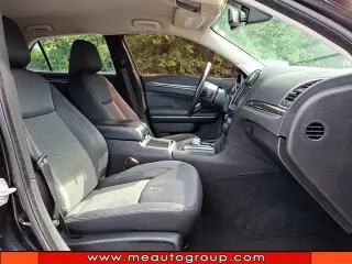 Chrysler 300 2019 AWD Touring 4p Sedan