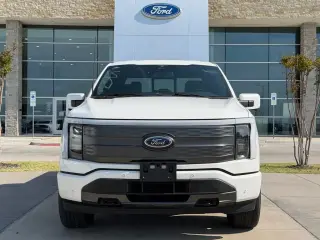 Ford F-150 Lightning 2023 AWD Lariat 4p SuperCrew 5.5 ft. CB