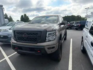 Nissan Titan 2023 4x4 PRO-4X 4dr Crew Cab 5.6 ft. SB