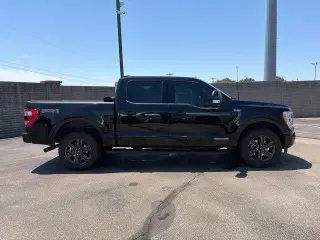 Ford F-150 2023 4x4 Lariat 4dr SuperCrew 6.5 ft. SB