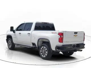 Chevrolet Silverado 2500HD 2024 4x4 Custom 4p Cab Tripulada LB